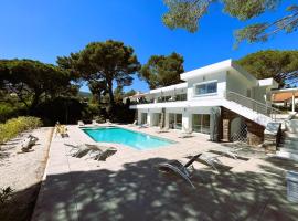 Villa 6 Chambres, Piscine, vue Mer, à Proximité de la Plage , Cavalaire-sur-mer, hotel in Cavalaire-sur-Mer