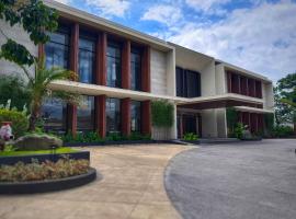 The Maximilian Hotel, Hotel in Cauayan City