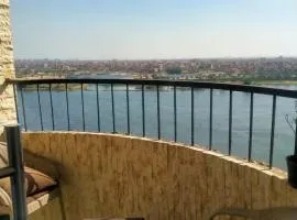 كورنيش النيل المعادي بجوار ابراج الشرطه