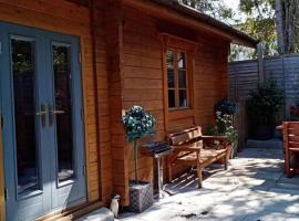 tranquil log cabin, hotel en Shepton Mallet