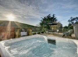 Forda Hill Chalet, hotel with jacuzzis in Croyde