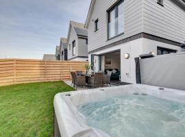 Hectors House, hotel with jacuzzis in Croyde