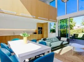 Villa Miya - Clever Details, walking distance from the Marina, restaurants, bakeries and supermarkets,, free wifi, pool