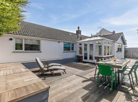 The Beach House - Porthcurno, pet-friendly hotel in Saint Levan