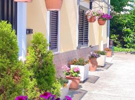 One bedroom house with sea view enclosed garden and wifi at Canosa Sannita, hotel in Canosa Sannita