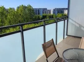 WellSituated 1 Bedroom Condo in Warsaw freeparking、ワルシャワのコンドミニアム