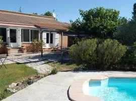 Maison de charme avec piscine privée à Velleron