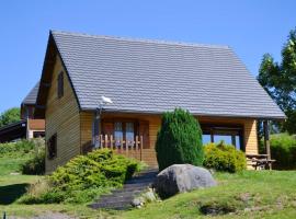 Chalet charmant à Saint-Gènes-Champespe avec parking privé, hotel di Saint-Genès-Champespe
