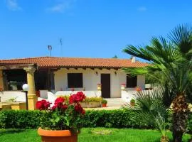 One bedroom appartement with enclosed garden and wifi at Parabita 7 km away from the beach