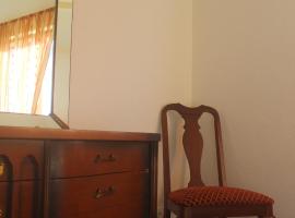 2 bedrooms house with wifi at Sao Mateus da Calheta 1 km away from the beach, מלון בSão Mateus