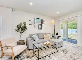 King Bed & Patio, Minutes to the Beach