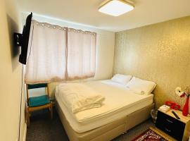 UNIQUE PRIVATE ROOMS, hotel Boltonban