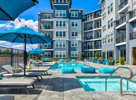 Designer Apt with Jacuzzi, Pool & Mountain Views, hotel in Sparks