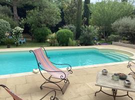 Studio en Provence avec piscine, ubytování v soukromí v destinaci Graveson