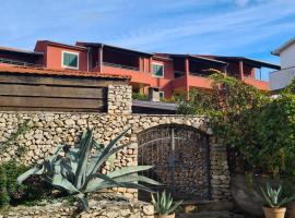 Red House Apartment With Swimming Pool, hotel em Vinišće