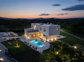 Modern Villa M30 with private pool, 3 en-suite bedrooms