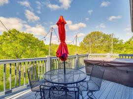 Taylorsville Cottage with Hot Tub and Lake Access!, hotel din Taylorsville