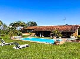 Chácara 1 com piscina e lazer em Holambra-SP, cottage in Holambra