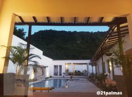 Casa Fortuna, piscina privada, 4 hab/4 baños I Villa en Honda – domek wiejski w mieście Honda