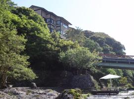 Gyokusenkaku, מלון ליד Motonosumi Shrine, נאגטו