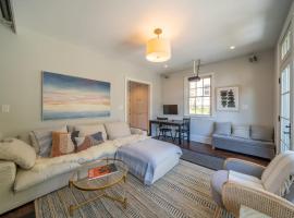 The Walton House - historic 3bd 2 5ba with parking، فندق في ساحة كينيت