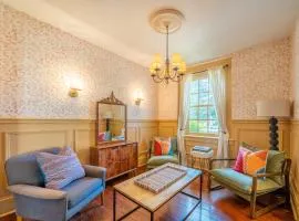 The Walton House - historic 3bd 2 5ba with parking