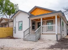 Your Dream Stay 4BR2BA Near Downtown Riverwalk
