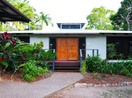 Picnic House, Luxurious Tropical House, hotel in Picnic Bay