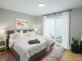 2BR in Heart of Queen Village - walk to everything!