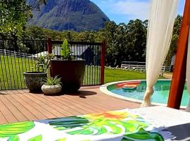 Sunshine Coast Farm Stay – hotel w mieście Glass House Mountains