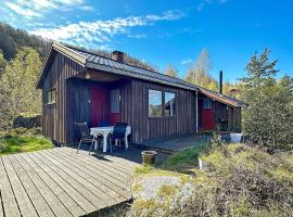 Two-Bedroom Holiday home in Farsund 1、Helleのホテル