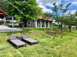 Völgyhíd Village Balaton: Kőröshegy, Kereki Fortress yakınında bir otel