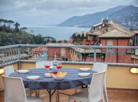 Beautiful house with lovely sea view terrace, rental liburan di Camogli