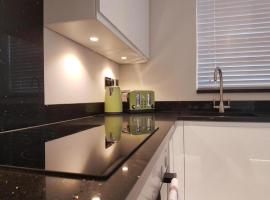 Captivating 2-Bed Apartment in Brentwood, Ferienunterkunft in Brentwood