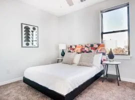 CozySuites Music Row Bold 1BR w free parking