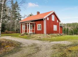 Awesome Home In rjng With Kitchen, hotel na may parking sa Årjäng