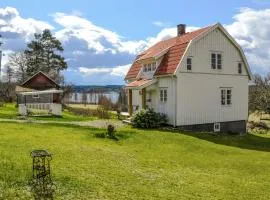 Cozy Home In rjng With Kitchen