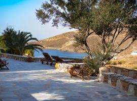 Villa Mavrianos Sea View, Ferienunterkunft in Kythnos