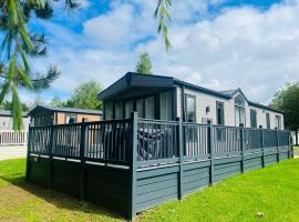 Coopers Corner, Lodge with Hot Tub, cabana o cottage a York