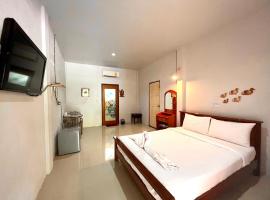 พิณทอง รีสอร์ท, hotel near Saline Hot Spring Khlong Thom, Khlong Thom