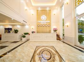 Cat Ba Wonder Hotel: Cat Ba şehrinde bir otel