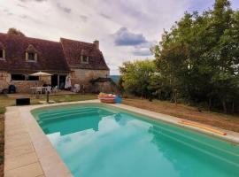 Maison périgourdine avec vue et piscine chauffée, hotel din Peyzac-le-Moustier