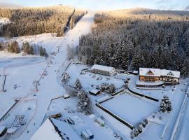 Hotel SLUNEČNÁ LOUKA, ξενοδοχείο σε Lipno nad Vltavou