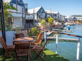 WATERFRONT 2 Bed Home with mooring at Knysna Quays