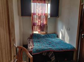 Hotel EPS, вариант проживания в семье в городе Газиабад