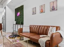 CozySuites Modern Midtown Loft 11