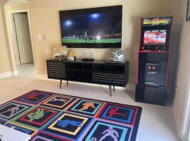 Sports Themed 2bedApt w BEST location fully stocked 2 parking, hotel in Santa Clara