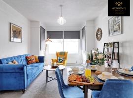 Deluxe Apartment in Southend-On-Sea by Artisan Stays I Free Parking I Long Weekend Offer, hotell nära Southend University Hospital NHS Foundation, Southend-on-Sea