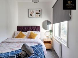 Deluxe Apartment in Southend-On-Sea by Artisan Stays I Free Parking I Sleeps 5, hotel dicht bij: Southend University Hospital NHS Foundation, Southend-on-Sea