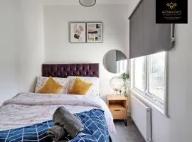 Deluxe Apartment in Southend-On-Sea by Artisan Stays I Free Parking I Weekly - Monthly Stay Offer I Relocation & Business